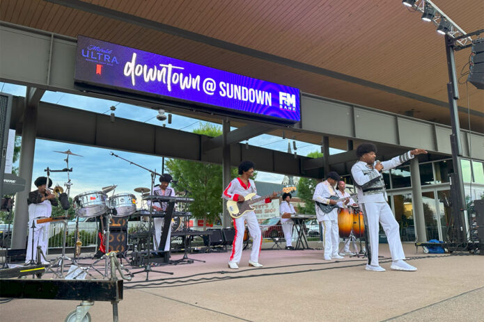 Shining Star At Downtown Commons. (Rick Glass)