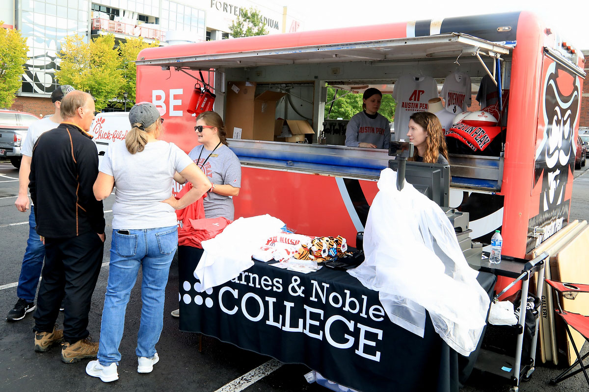 Tailgating at Austin Peay State University. (Tony Centonze, Clarksville Living Magazine) Tailgating at Austin Peay State University. (Tony Centonze, Clarksville Living Magazine)