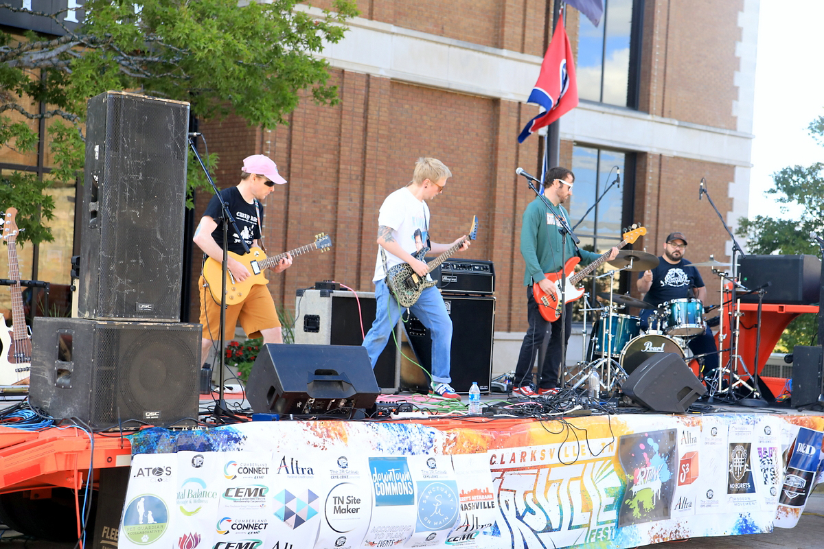 Dad Bop takes the stage at this year’s Artsville Fest Dad Bop takes the stage at this year’s Artsville Fest