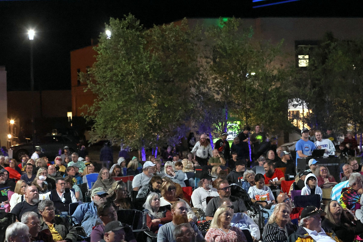 American Floyd at Downtown Commons. (Tony Centonze, Clarksville Living Magazine) American Floyd at Downtown Commons. (Tony Centonze, Clarksville Living Magazine)