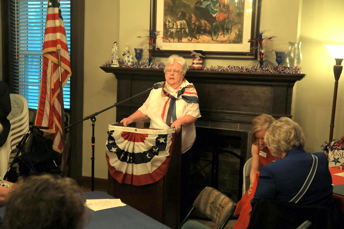 Daughters of the American Revolution unveil America! 250 Plaque. (Tony Centonze, Clarksville Living Magazine) Daughters of the American Revolution unveil America! 250 Plaque. (Tony Centonze, Clarksville Living Magazine)