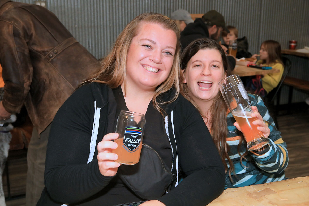 Britt Dignan’s fundraiser for tornado victims, at The Fallen Brewery. (Tony Centonze, Clarksville Living Magazine) Britt Dignan’s fundraiser for tornado victims, at The Fallen Brewery. (Tony Centonze, Clarksville Living Magazine)