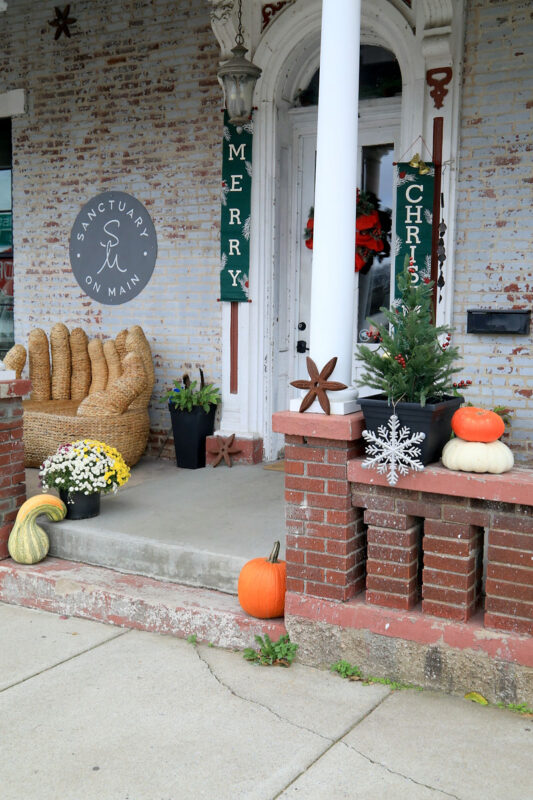 Holiday Market at Sanctuary on Main. (Tony Centonze, Clarksville Living Magazine) Holiday Market at Sanctuary on Main. (Tony Centonze, Clarksville Living Magazine)