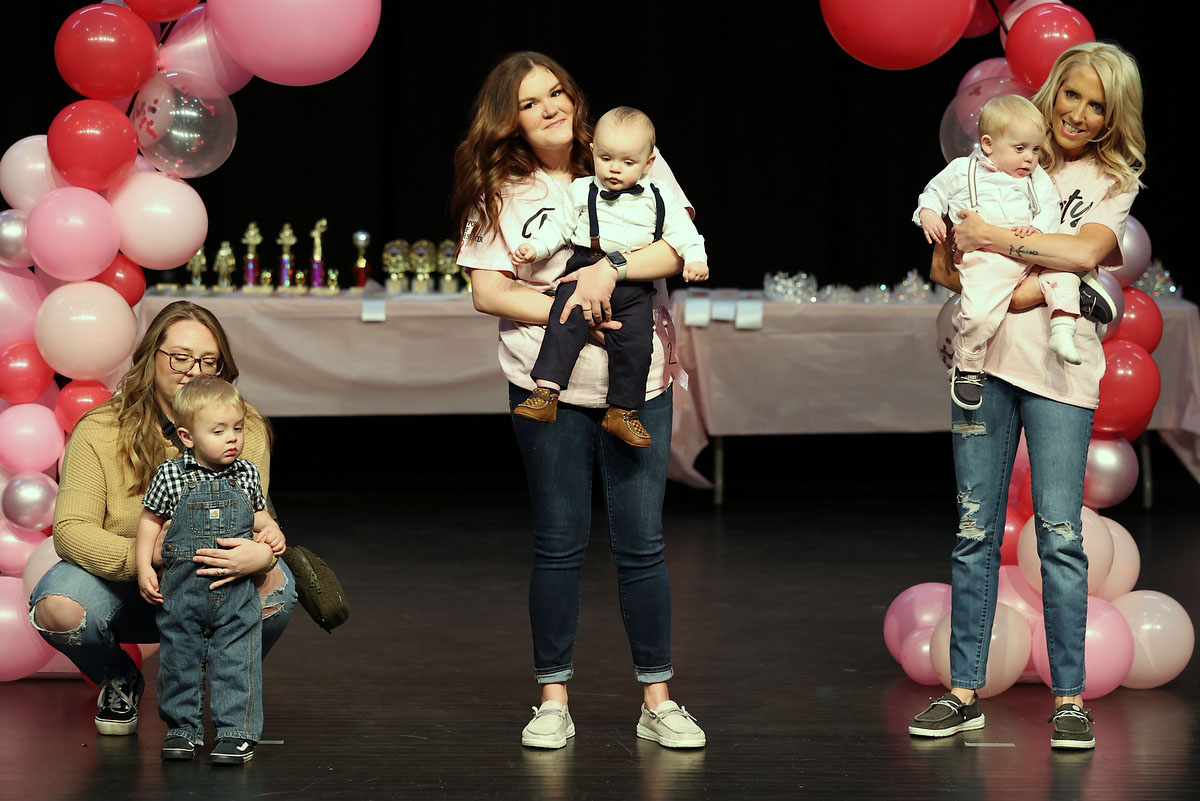 Pretty in Pink Beauty Pageant. (Mark Haynes, Clarksville Living Magazine) Pretty in Pink Beauty Pageant. (Mark Haynes, Clarksville Living Magazine)