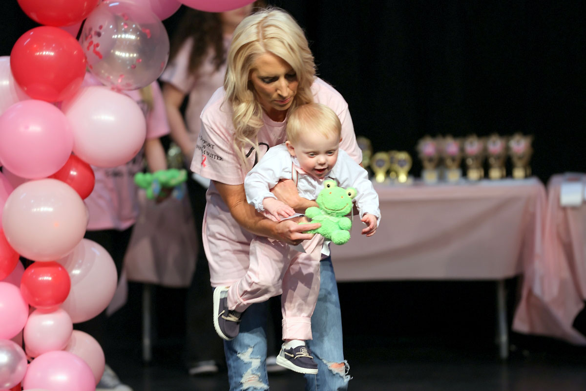 Pretty in Pink Beauty Pageant. (Mark Haynes, Clarksville Living Magazine) Pretty in Pink Beauty Pageant. (Mark Haynes, Clarksville Living Magazine)