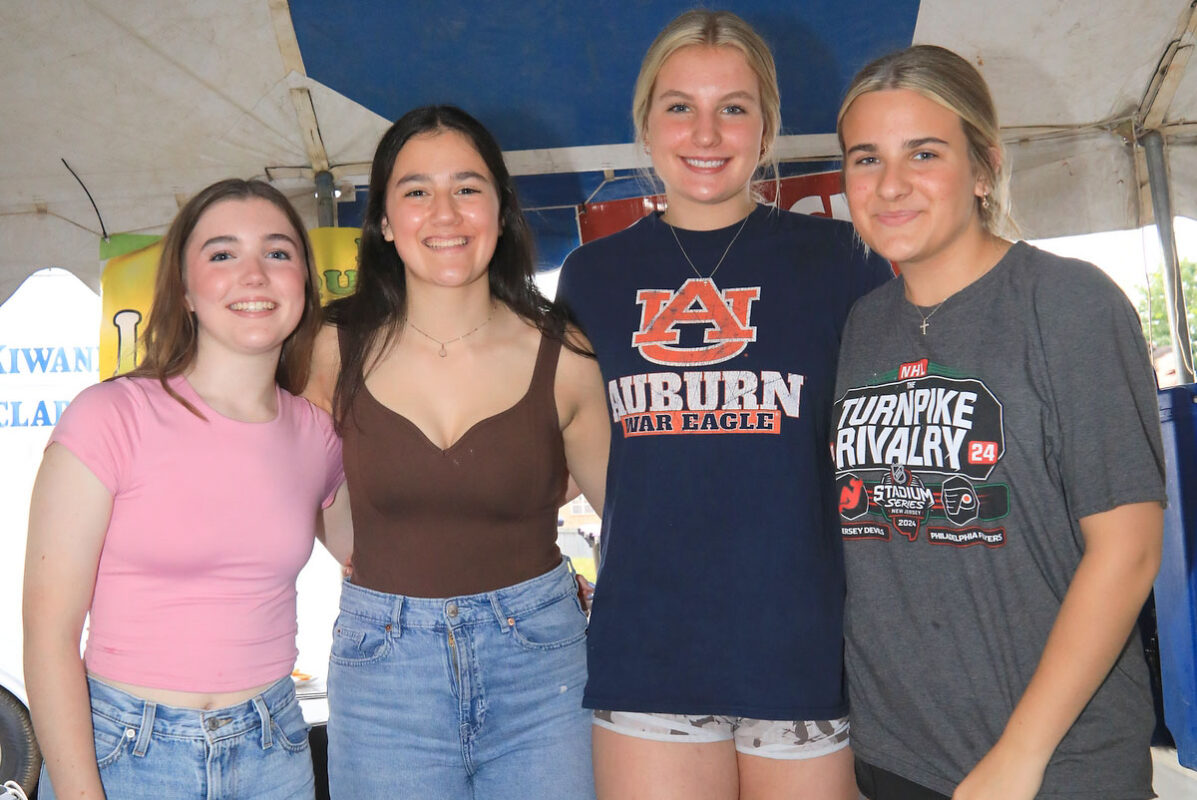 Isabel Mikesell, Addison Goldberg, Ellie Hankemeier and Gianna Guarino, members of Key Club and Young Life Isabel Mikesell, Addison Goldberg, Ellie Hankemeier and Gianna Guarino, members of Key Club and Young Life