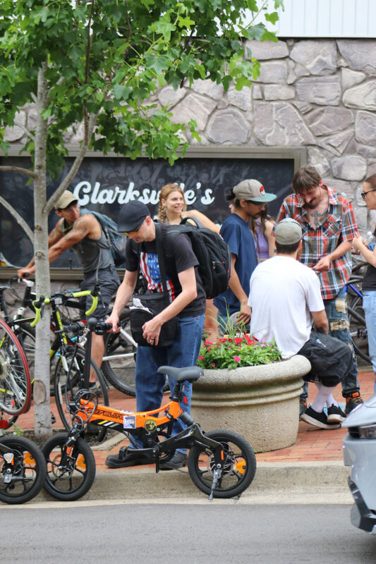 Tour De Ville. (DC Thomas, Clarksville Living Magazine) Tour De Ville. (DC Thomas, Clarksville Living Magazine)