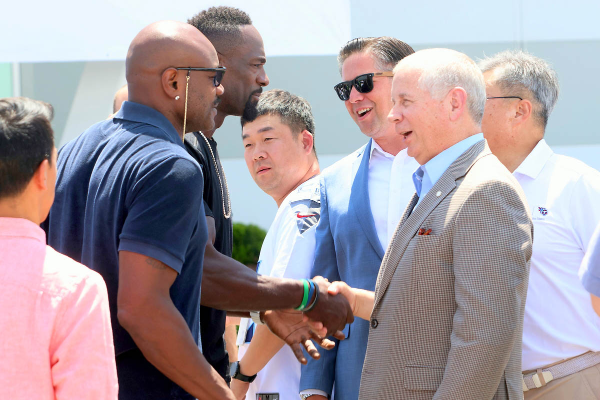 Keith Bulluck, Jevon Kearse and Mayor Joe Pitts Keith Bulluck, Jevon Kearse and Mayor Joe Pitts