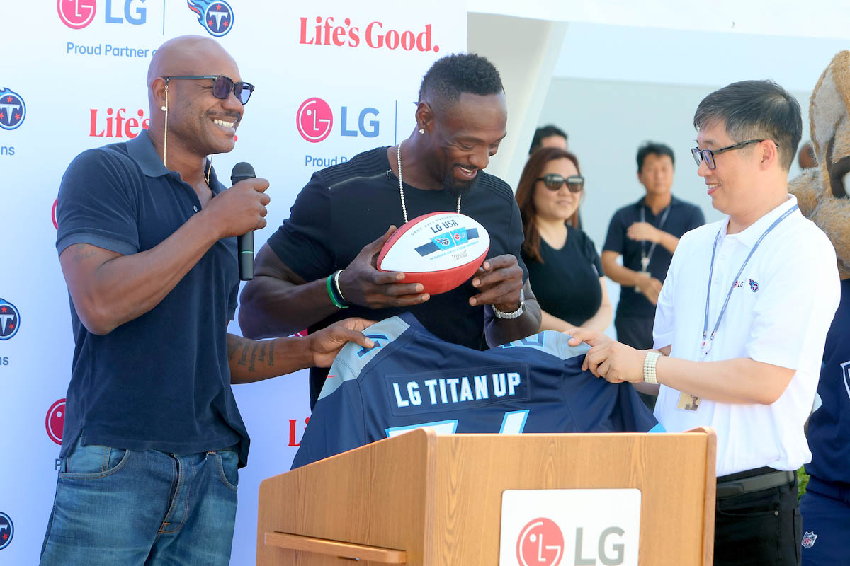 Keith Bulluck and Jevon Kearse presented an autographed football to the people of LG Electronics Keith Bulluck and Jevon Kearse presented an autographed football to the people of LG Electronics