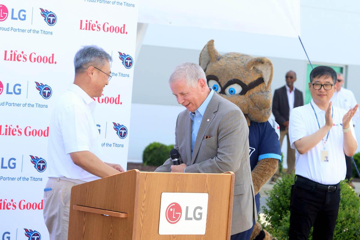 LG CEO North America Chris Jung, Clarksville Mayor Joe Pitts and head of LG’s Clarksville Plant Son Chang-Woo LG CEO North America Chris Jung, Clarksville Mayor Joe Pitts and head of LG’s Clarksville Plant Son Chang-Woo