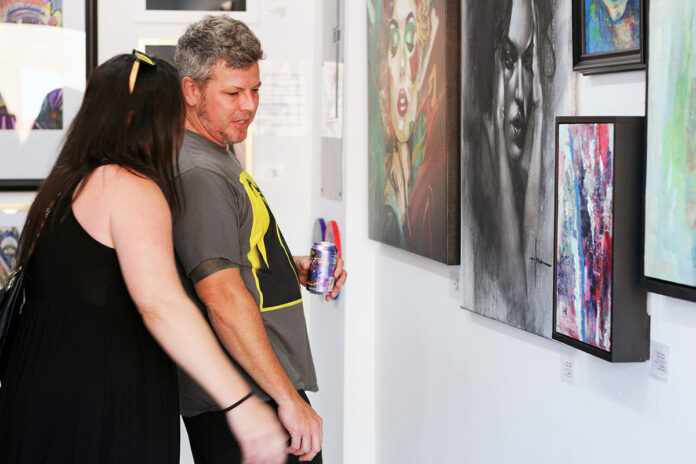 Lorenzo Swinton Gallery during the Artwalk. (D.C. Thomas, Clarksville Living Magazine)
