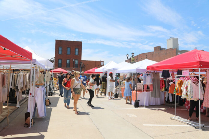 Sunday on Strawberry. (Tony Centonze, Clarksville Living Magazine)