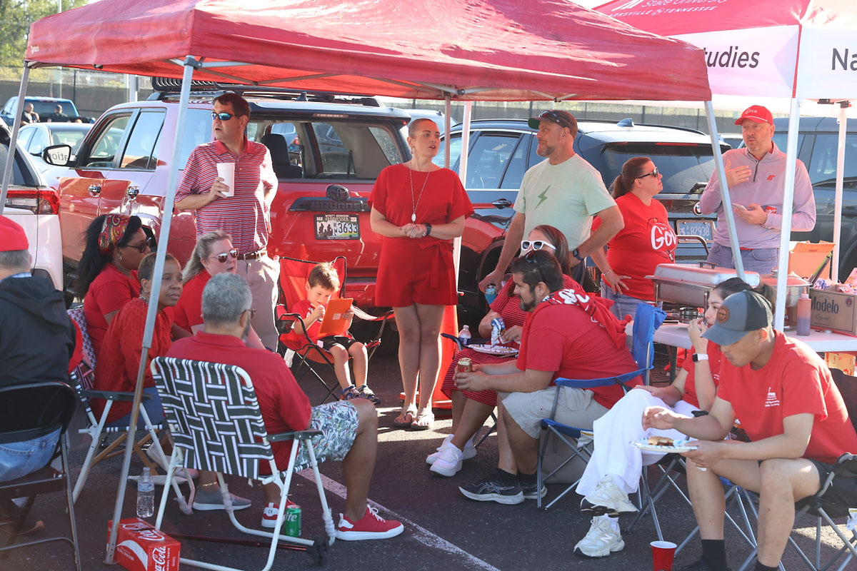 Austin Peay Tailgate Alley. (Mark Haynes, Clarksville Living Magazine) Austin Peay Tailgate Alley. (Mark Haynes, Clarksville Living Magazine)
