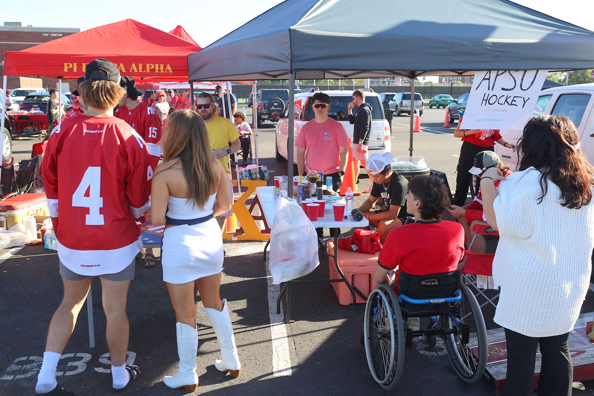 Austin Peay Tailgate Alley. (Mark Haynes, Clarksville Living Magazine) Austin Peay Tailgate Alley. (Mark Haynes, Clarksville Living Magazine)