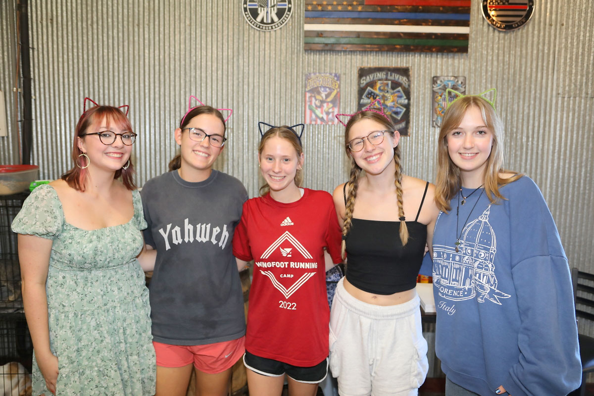Daisy Pisapia, Claire Bartley, Genevieve LaPierre and Alex Reding and Elisabeth McNary from Belmont University Daisy Pisapia, Claire Bartley, Genevieve LaPierre and Alex Reding and Elisabeth McNary from Belmont University