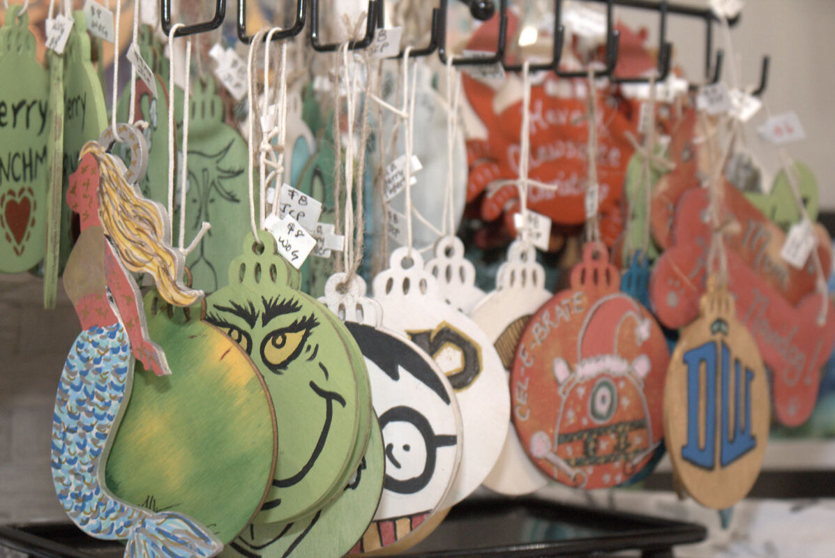 Art by Jennifer Pierstorff – DAC's Holiday Bazaar. (D.C. Thomas, Clarksville Living Magazine) Art by Jennifer Pierstorff – DAC's Holiday Bazaar. (D.C. Thomas, Clarksville Living Magazine)