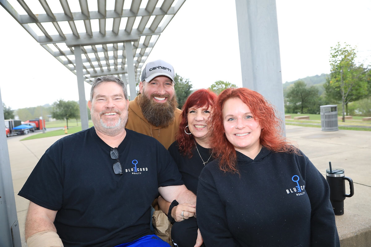 Bill Kellett, Brandan Hendricks, Kelly and Samantha Kellett Bill Kellett, Brandan Hendricks, Kelly and Samantha Kellett