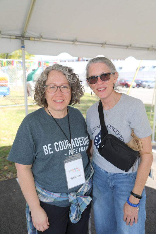 Stephanie Stafford an Denise Johnson Stephanie Stafford an Denise Johnson