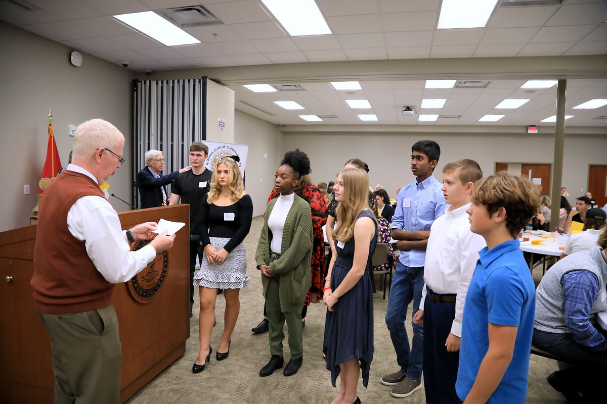 Teachers, students, Veterans and local leaders at the 25th Annual Kiwanis Interview a Veteran Essay Contest Teachers, students, Veterans and local leaders at the 25th Annual Kiwanis Interview a Veteran Essay Contest