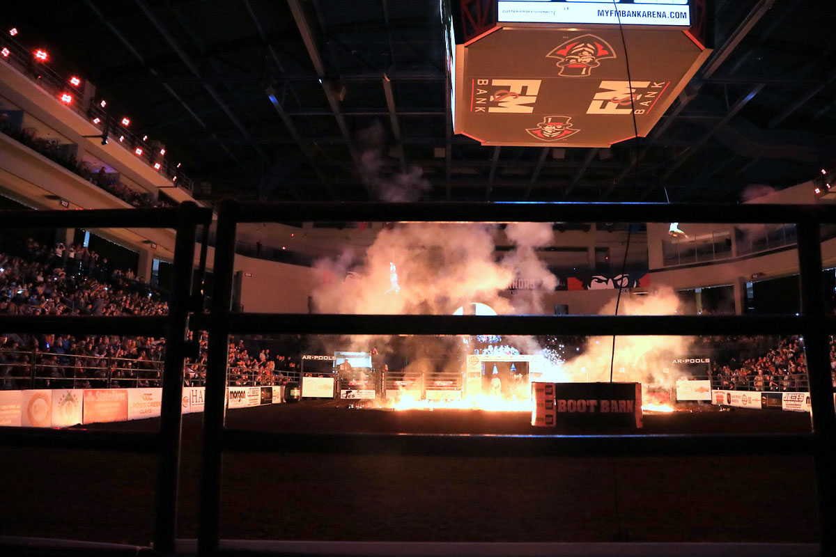 Four soldiers from the 101st Airborne Division rapelled from the rafters to start the show Four soldiers from the 101st Airborne Division rapelled from the rafters to start the show
