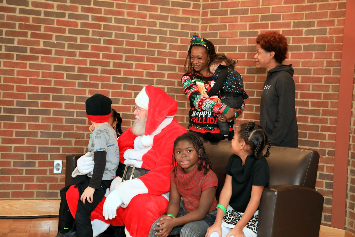 Radical Mission Compassionate Ministries held its 17th annual Warm Souls event at APSU's Morgan Center. (Tony Centonze, Clarksville Living Magazine) Radical Mission Compassionate Ministries held its 17th annual Warm Souls event at APSU's Morgan Center. (Tony Centonze, Clarksville Living Magazine)