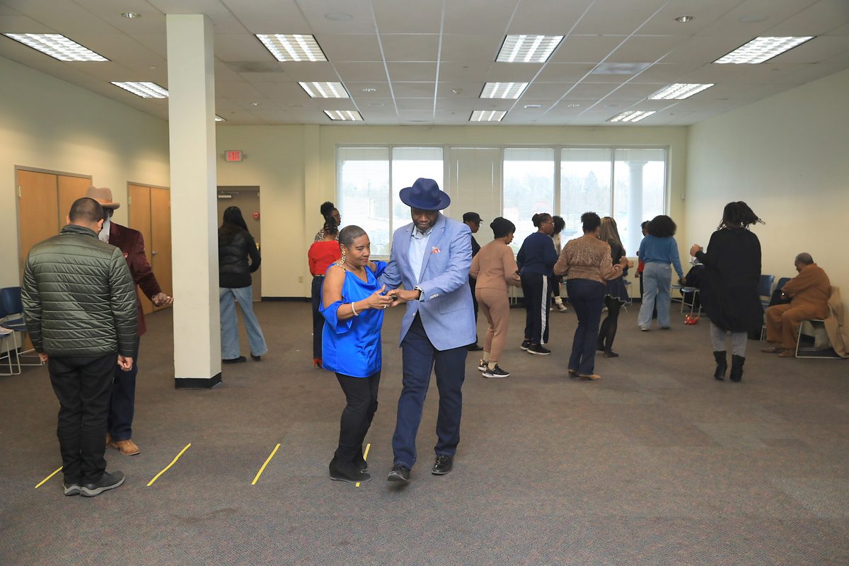 Urban Social Dance Demo – Chicago Stepping Urban Social Dance Demo – Chicago Stepping