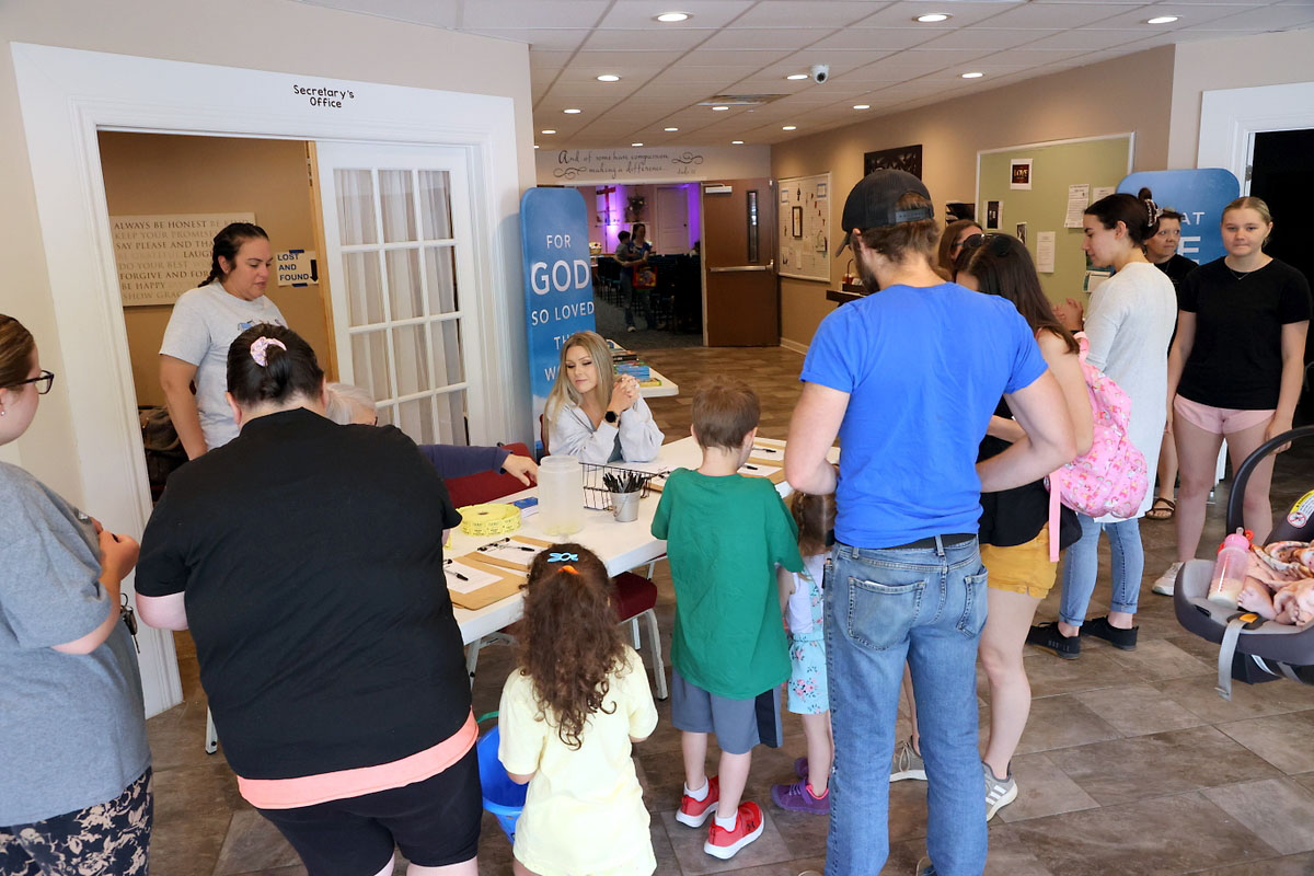 Yellow Creek Baptist Church Shares Love and Joy with Huge Easter Egg Hunt. (Mark Haynes, Clarksville Living Magazine) Yellow Creek Baptist Church Shares Love and Joy with Huge Easter Egg Hunt. (Mark Haynes, Clarksville Living Magazine)