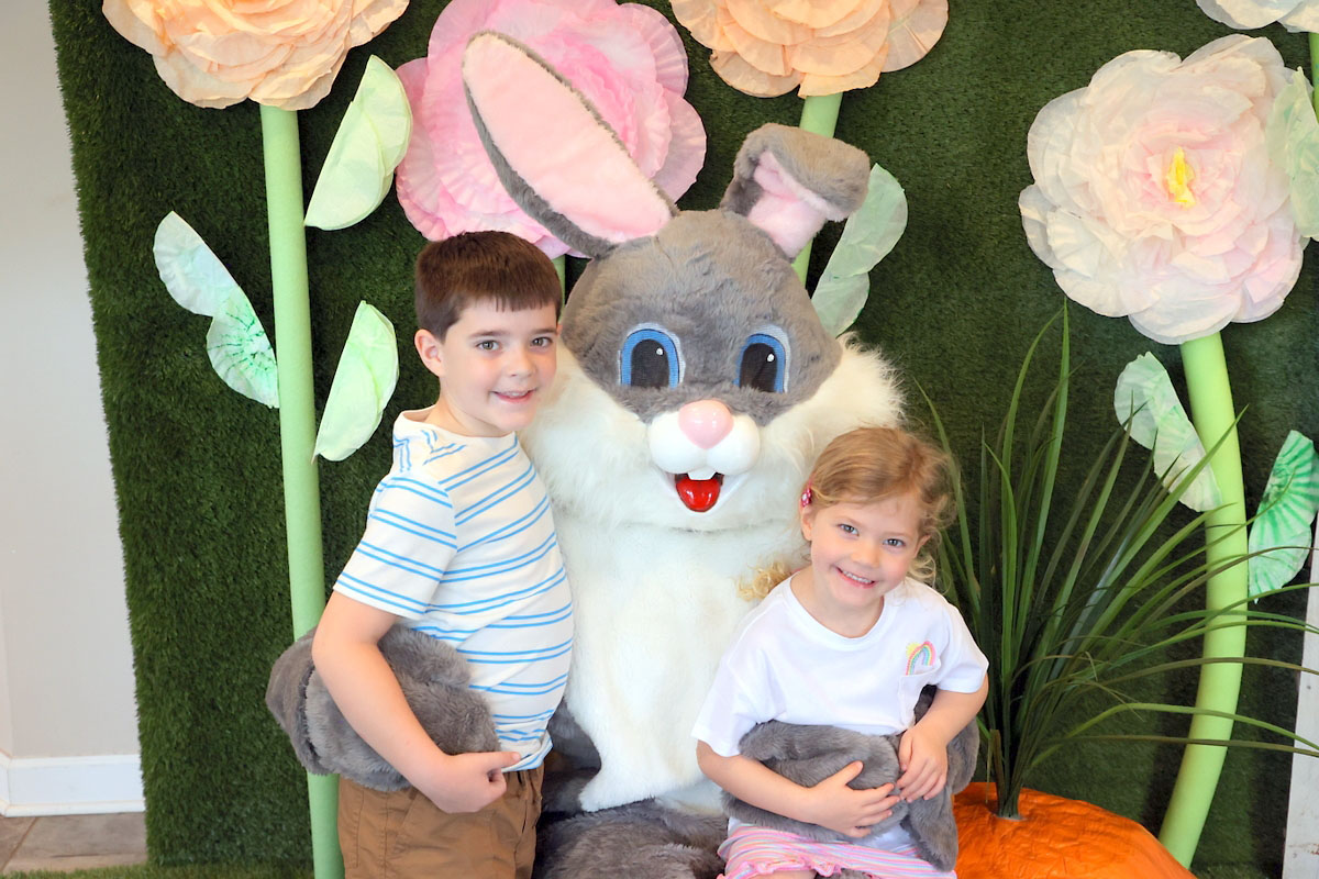 Yellow Creek Baptist Church Shares Love and Joy with Huge Easter Egg Hunt. (Mark Haynes, Clarksville Living Magazine) Yellow Creek Baptist Church Shares Love and Joy with Huge Easter Egg Hunt. (Mark Haynes, Clarksville Living Magazine)
