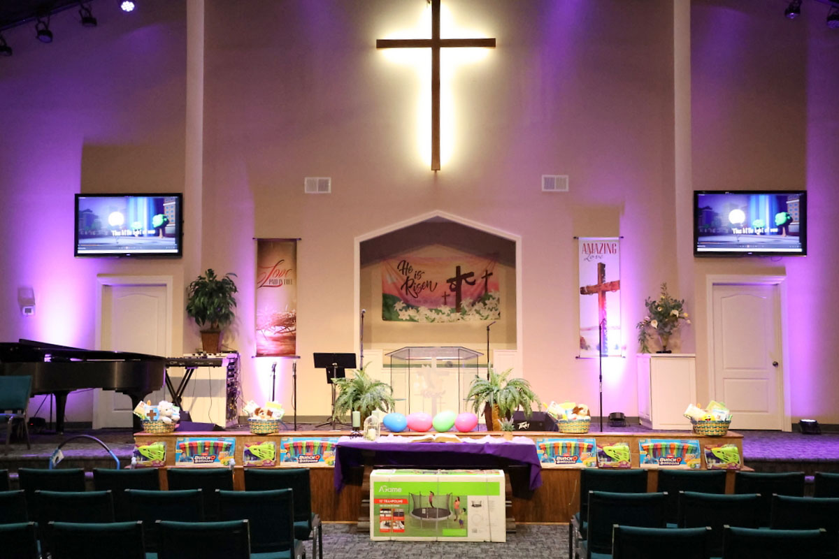 Yellow Creek Baptist Church Shares Love and Joy with Huge Easter Egg Hunt. (Mark Haynes, Clarksville Living Magazine) Yellow Creek Baptist Church Shares Love and Joy with Huge Easter Egg Hunt. (Mark Haynes, Clarksville Living Magazine)