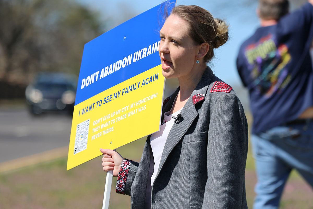 Clarksville Indivisible hosts Rally for Ukraine at Patriots Park Clarksville Indivisible hosts Rally for Ukraine at Patriots Park