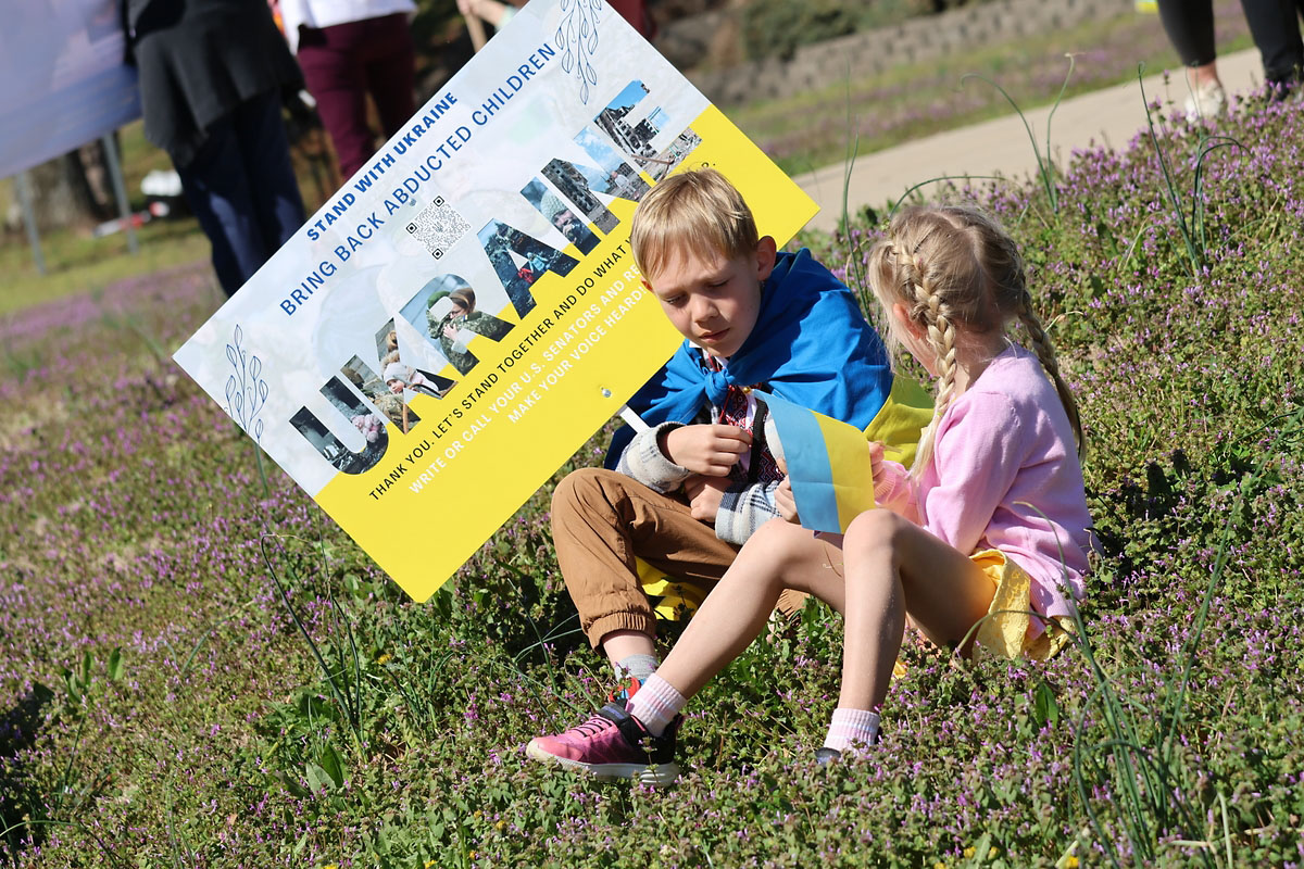 Clarksville Indivisible hosts Rally for Ukraine at Patriots Park Clarksville Indivisible hosts Rally for Ukraine at Patriots Park