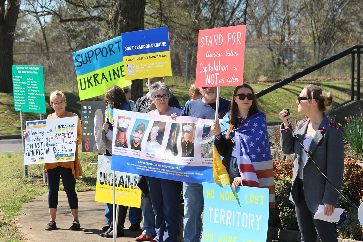 Clarksville Indivisible hosts Rally for Ukraine at Patriots Park Clarksville Indivisible hosts Rally for Ukraine at Patriots Park