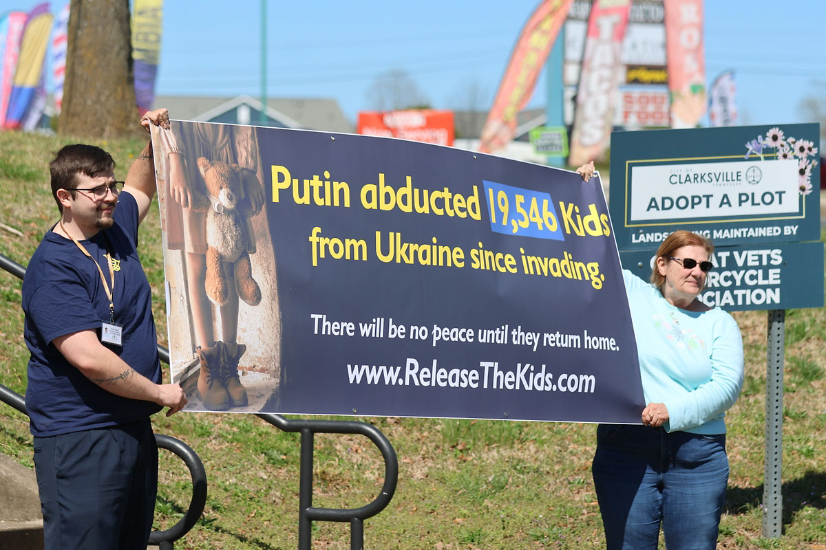 Clarksville Indivisible hosts Rally for Ukraine at Patriots Park Clarksville Indivisible hosts Rally for Ukraine at Patriots Park