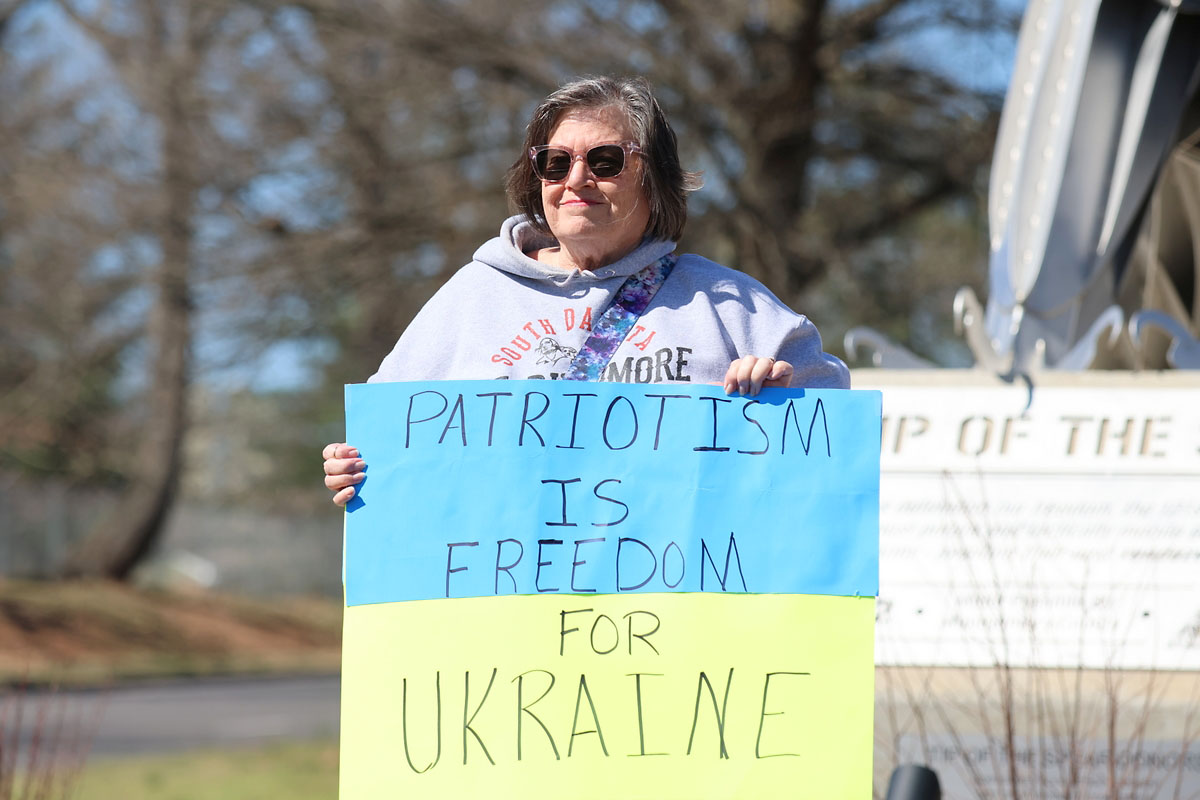 Clarksville Indivisible hosts Rally for Ukraine at Patriots Park Clarksville Indivisible hosts Rally for Ukraine at Patriots Park