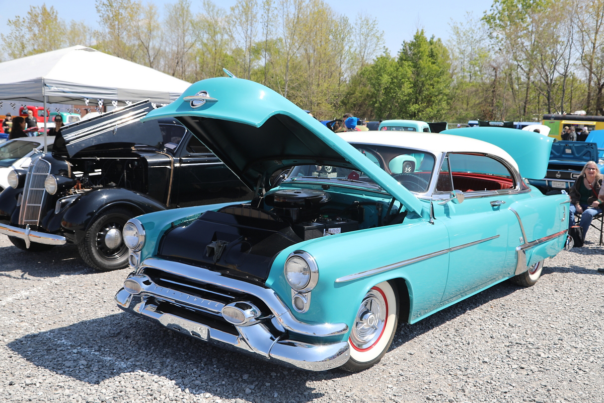 Folks having fun and helping out at a recent Clarksville Cruisers Car Show that benefited YaiPak. (Clarksville Living Magazine, Tony Centonze) Folks having fun and helping out at a recent Clarksville Cruisers Car Show that benefited YaiPak. (Clarksville Living Magazine, Tony Centonze)