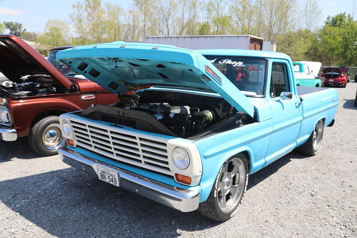 Folks having fun and helping out at a recent Clarksville Cruisers Car Show that benefited YaiPak. (Clarksville Living Magazine, Tony Centonze) Folks having fun and helping out at a recent Clarksville Cruisers Car Show that benefited YaiPak. (Clarksville Living Magazine, Tony Centonze)