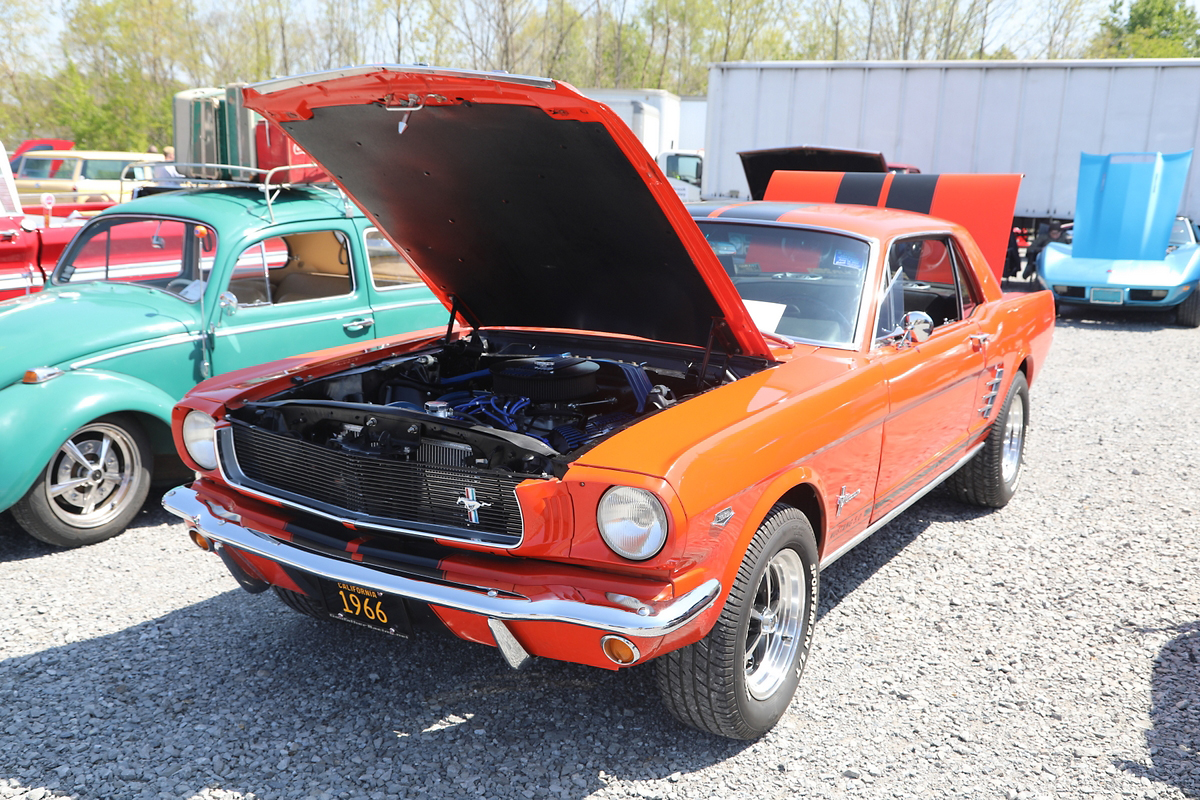 Folks having fun and helping out at a recent Clarksville Cruisers Car Show that benefited YaiPak. (Clarksville Living Magazine, Tony Centonze) Folks having fun and helping out at a recent Clarksville Cruisers Car Show that benefited YaiPak. (Clarksville Living Magazine, Tony Centonze)