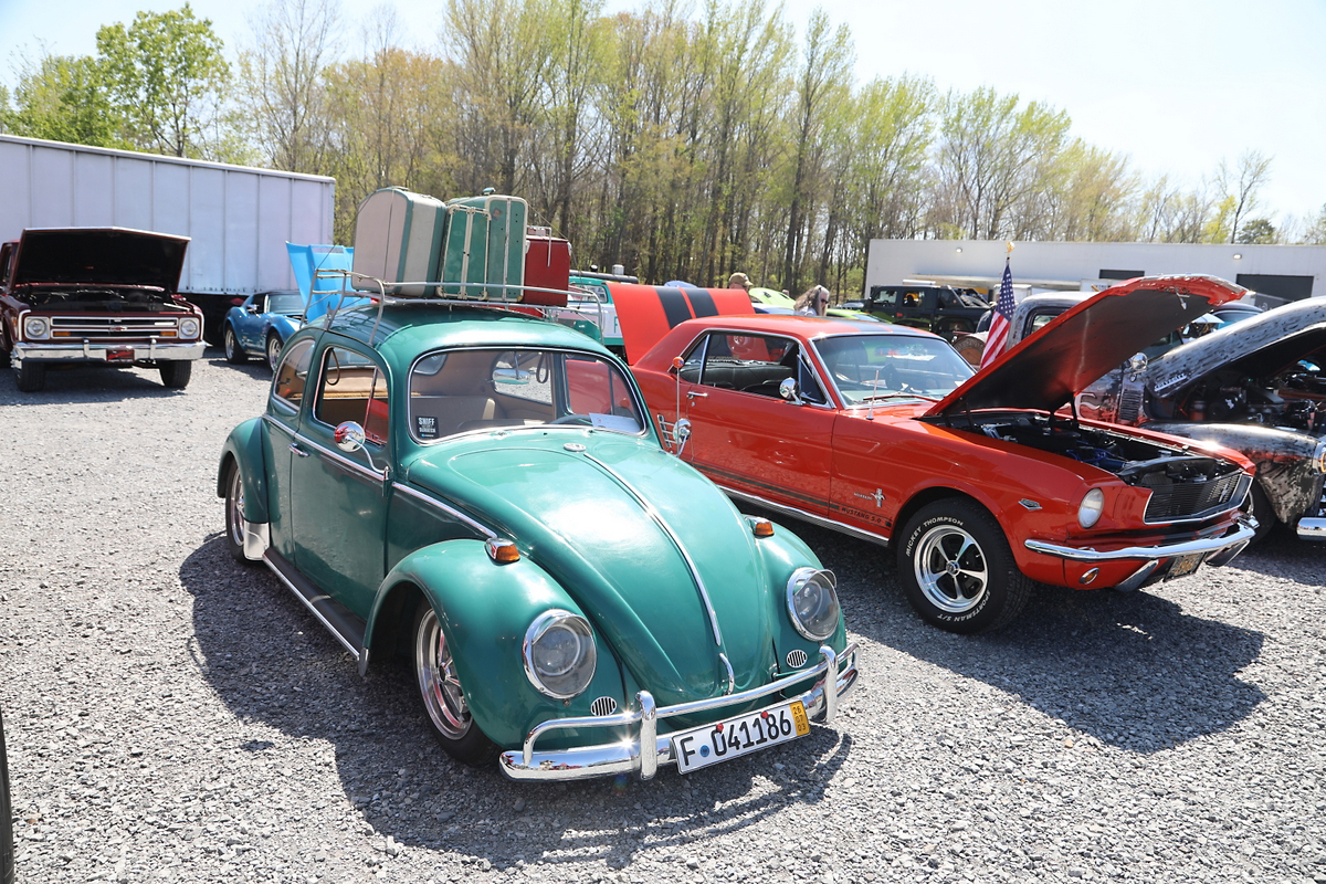Folks having fun and helping out at a recent Clarksville Cruisers Car Show that benefited YaiPak. (Clarksville Living Magazine, Tony Centonze) Folks having fun and helping out at a recent Clarksville Cruisers Car Show that benefited YaiPak. (Clarksville Living Magazine, Tony Centonze)
