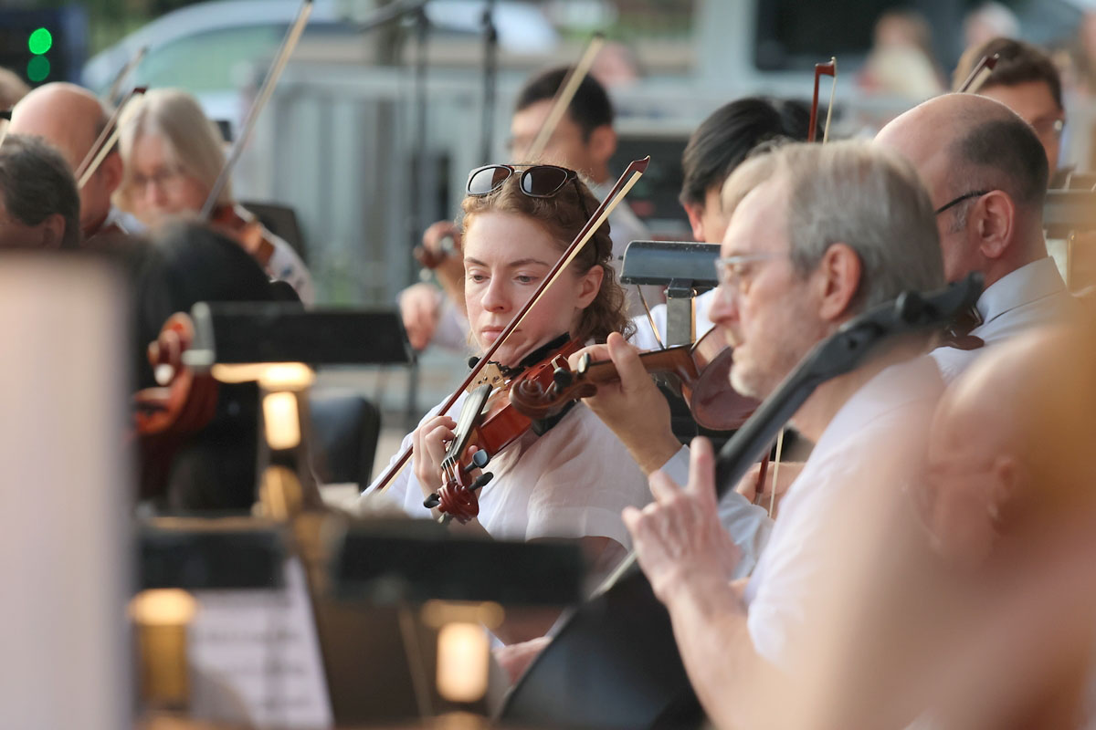 Clarksville welcomed the Nashville Symphony to Downtown Commons for a performance that included works by Brahms, Bizet, John Williams, and more. (Tony Centonze, Clarksville Living Magazine) Clarksville welcomed the Nashville Symphony to Downtown Commons for a performance that included works by Brahms, Bizet, John Williams, and more. (Tony Centonze, Clarksville Living Magazine)