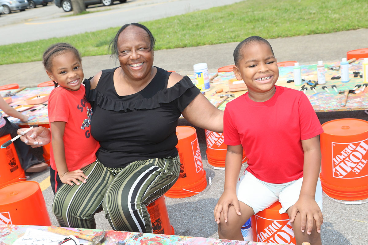 DeShawn Davis, Claretha Leavell and DeWayne Davis DeShawn Davis, Claretha Leavell and DeWayne Davis
