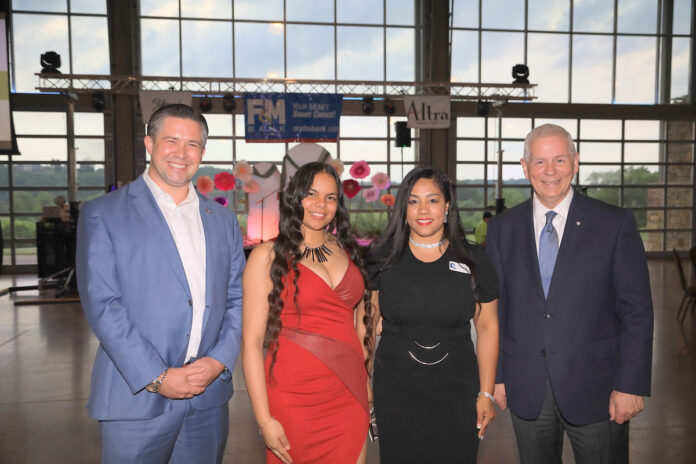 Montgomery County Mayor Wes Golden, Estephany Abreu, Noelia Fernandez and Clarksville Mayor Joe Pitts