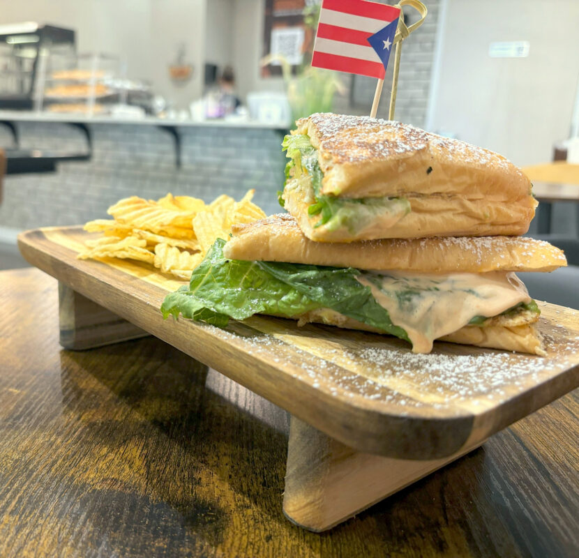 La Costa Cafe and Lounge