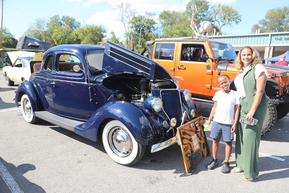 1st Annual Loaves & Fishes Benefit Car Show. (Tony Centonze, Clarksville Living Magazine) 1st Annual Loaves & Fishes Benefit Car Show. (Tony Centonze, Clarksville Living Magazine)