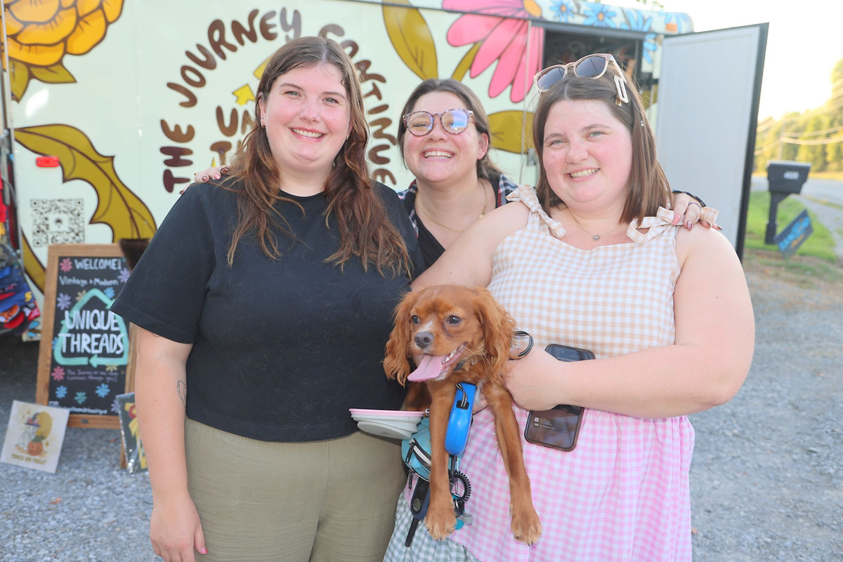 Brittney Smith, Grace Manross and Charlie and Victoria Manross Brittney Smith, Grace Manross and Charlie and Victoria Manross