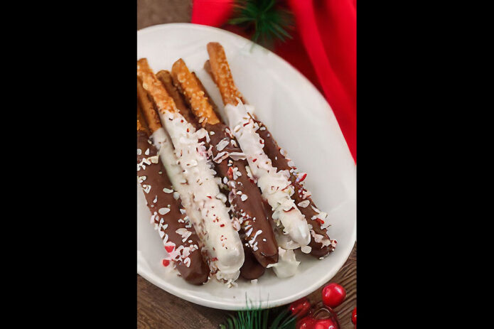 Peppermint Pretzel Dippers 