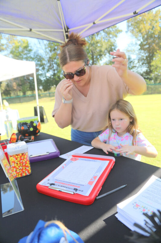 Breinna and Eloise West guessing the number of candycorns for a chance to win gift cards from Grandmama’s House of Preschool