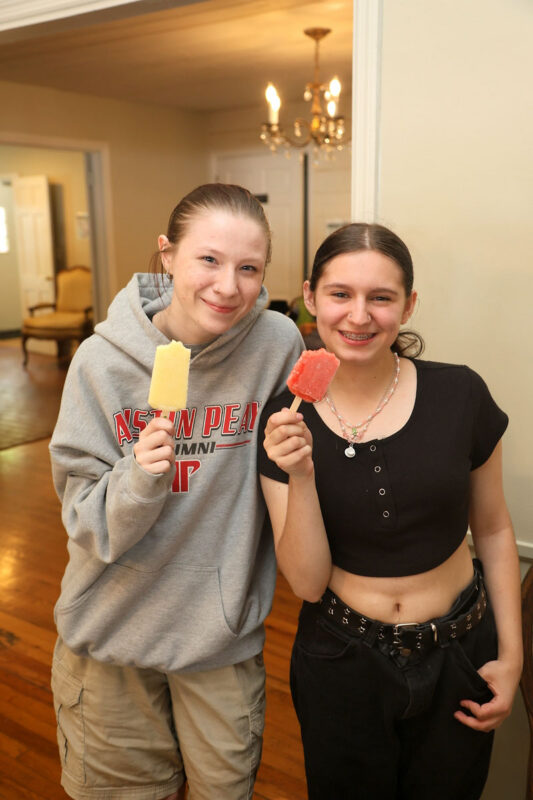 Peyton Chester and Ireland Bennett Peyton Chester and Ireland Bennett